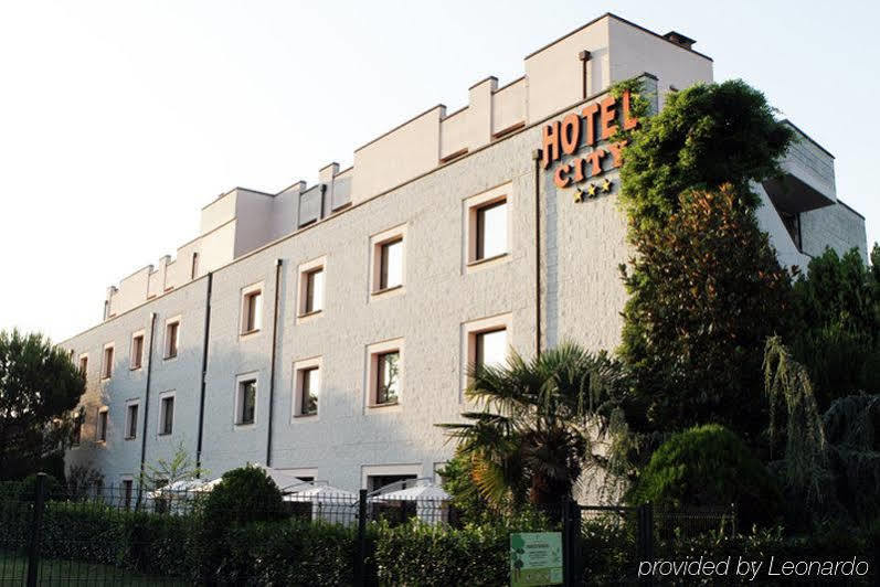 Hotel City เปียเชนซา ภายนอก รูปภาพ