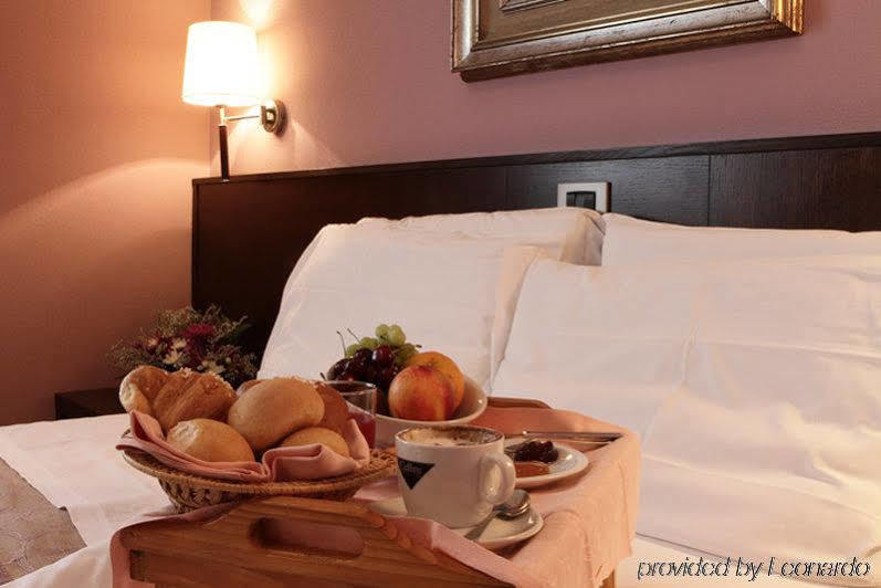 Hotel City เปียเชนซา ภายนอก รูปภาพ