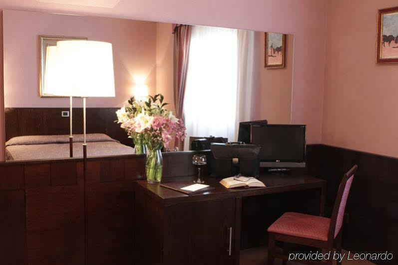 Hotel City เปียเชนซา ภายนอก รูปภาพ