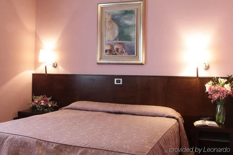 Hotel City เปียเชนซา ภายนอก รูปภาพ
